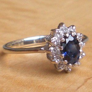 Beautiful 14K Gold Vintage Sapphire & Diamond Ring